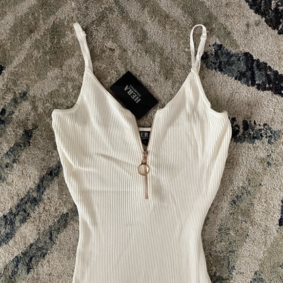 NWT❤️ HERA Tight Fitting Cream Ribbed Dress - Picture 2 of 9